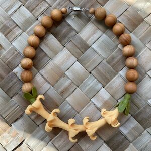 Natural yellow puakenikeni with pakalana single car lei